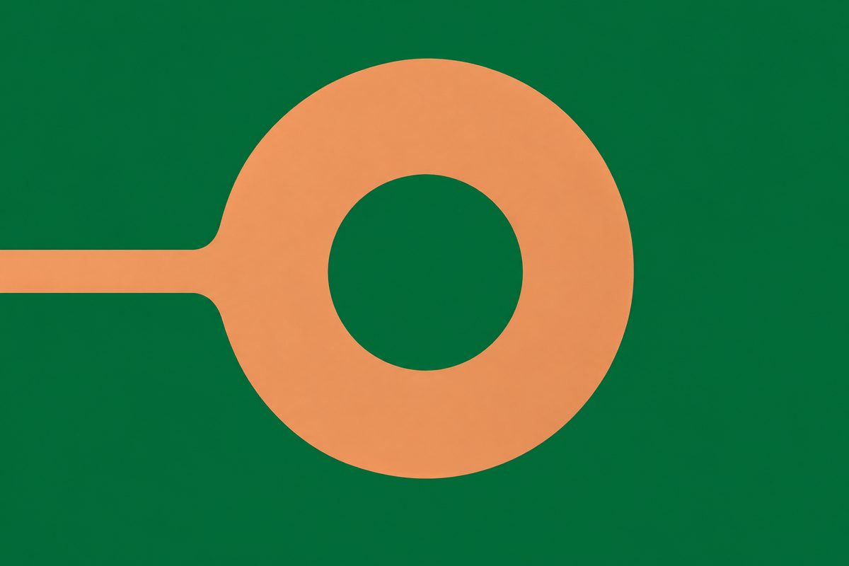 Conceptual centered circular hole surrounded by an even copper annular land
