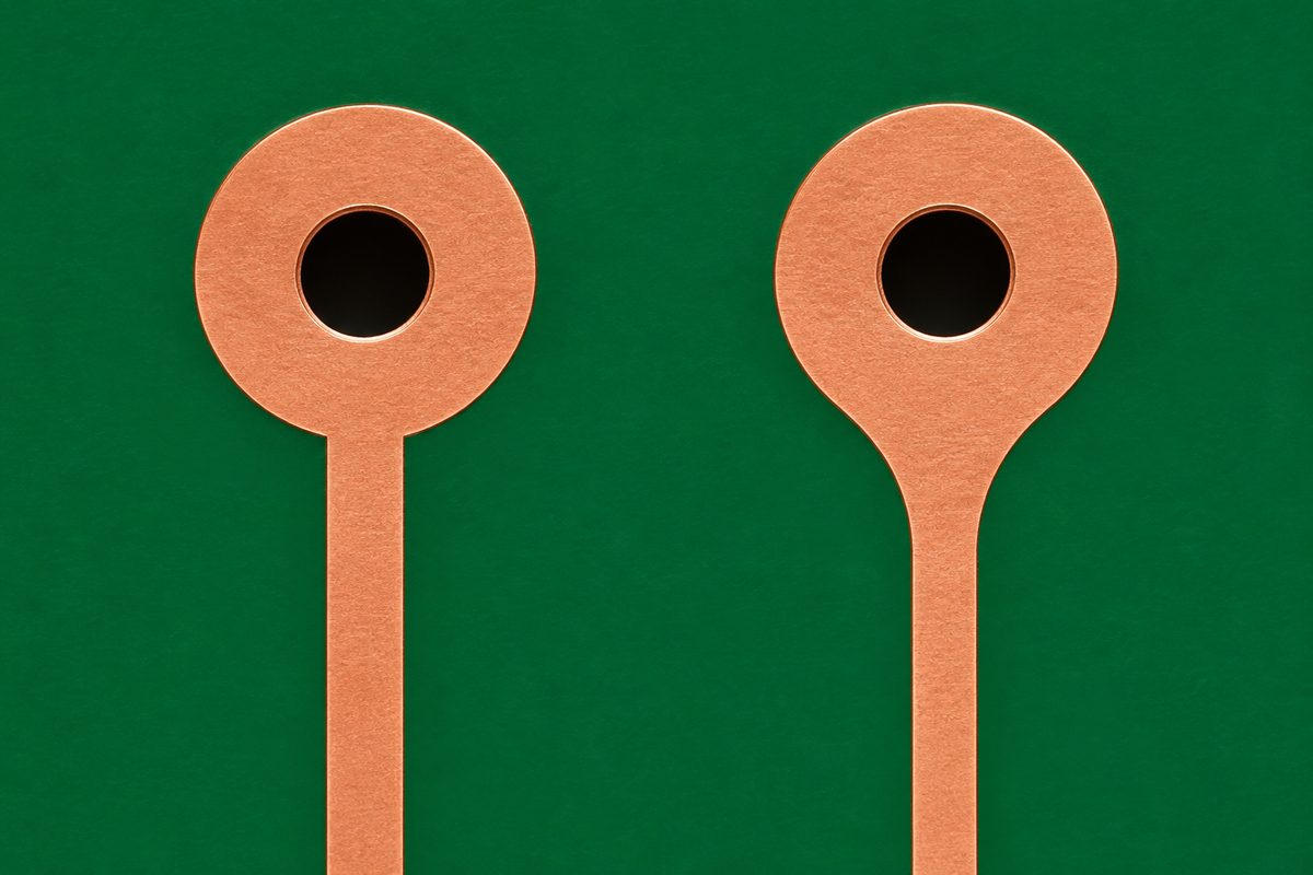 Conceptual comparison of a narrow trace entering a round pad with and without a tapered teardrop